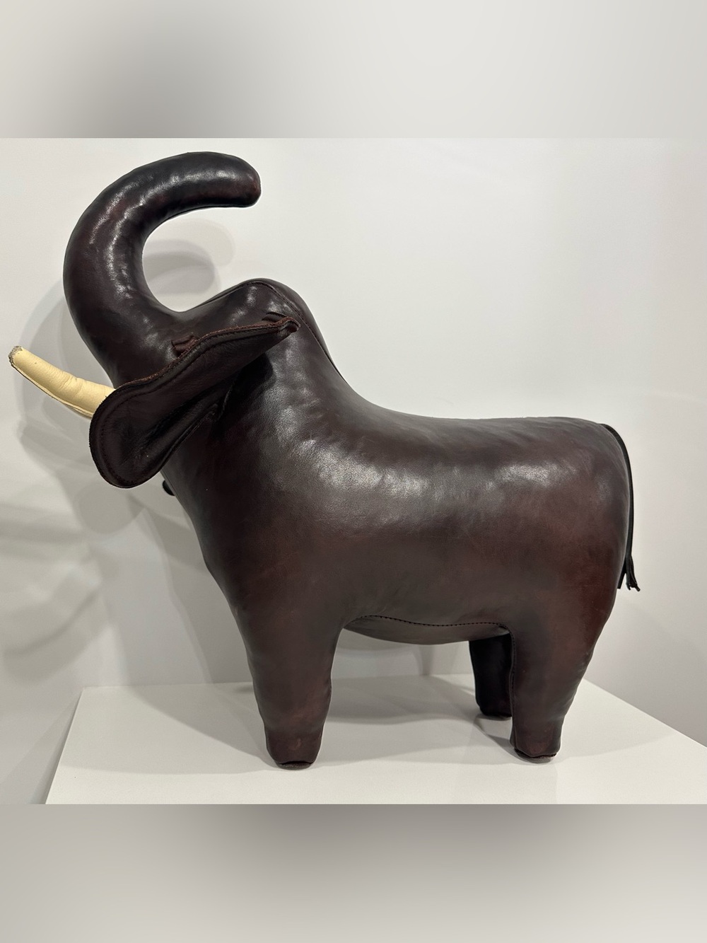 Omersa Standard Leather Brown Elephant
Home Accent H: 51cm, L: 52cm, W: 23cm - Picture 14 of 16